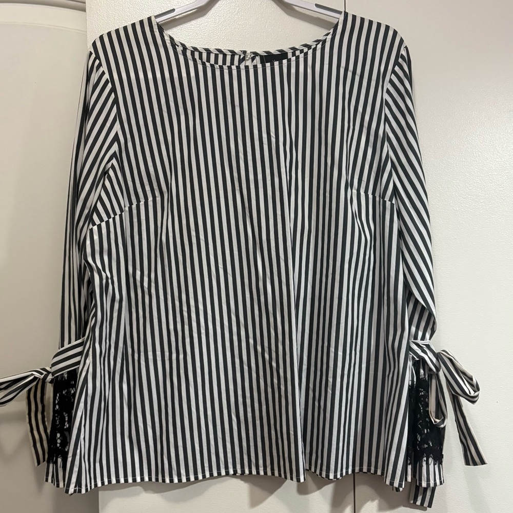 Worthington White and Gray Boxy Tie Front Blouse - Picture 1 of 8